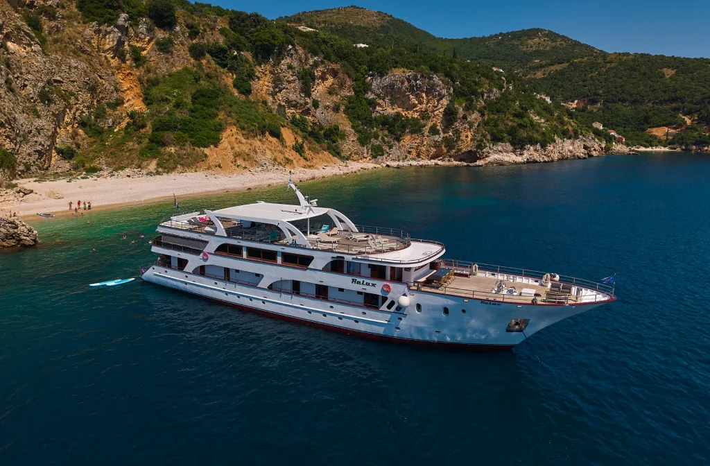 Schiff Relax Aussenansicht Steuerbord Bucht