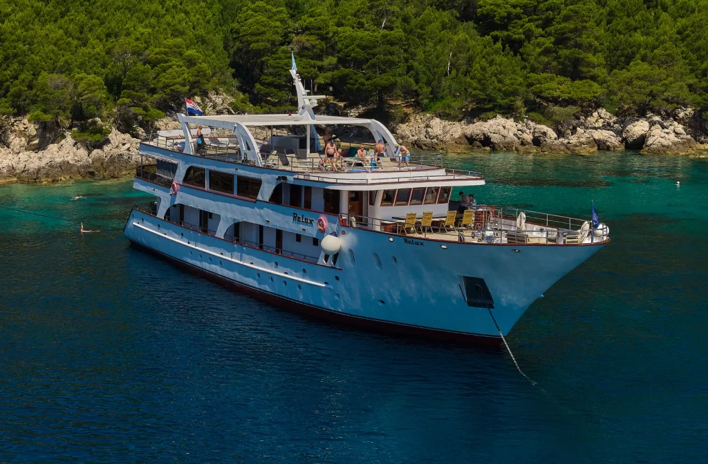 Schiff Relax Aussenansicht Steuerbord Badepause