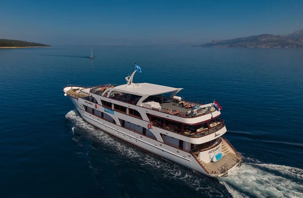 Schiff Azzurro Aussenansicht Von Hinten Backbord