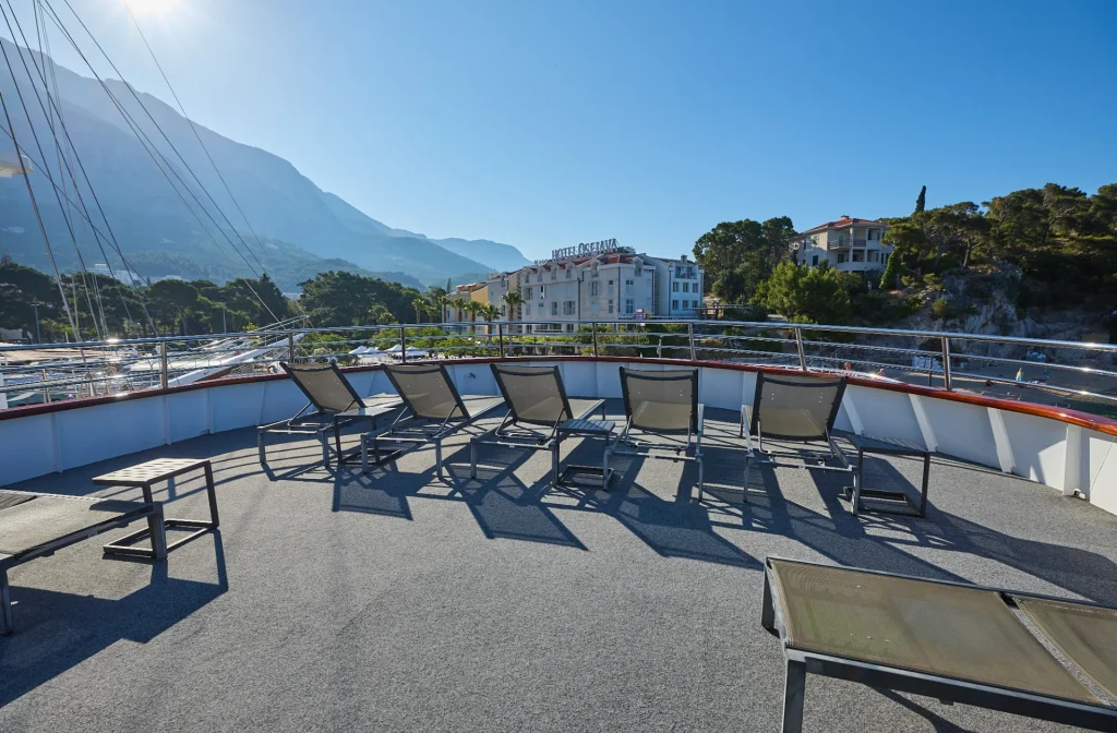 Schiff Azzurro Sonnendeck