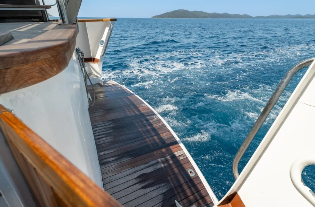 Schiff Macek Schwimmheck