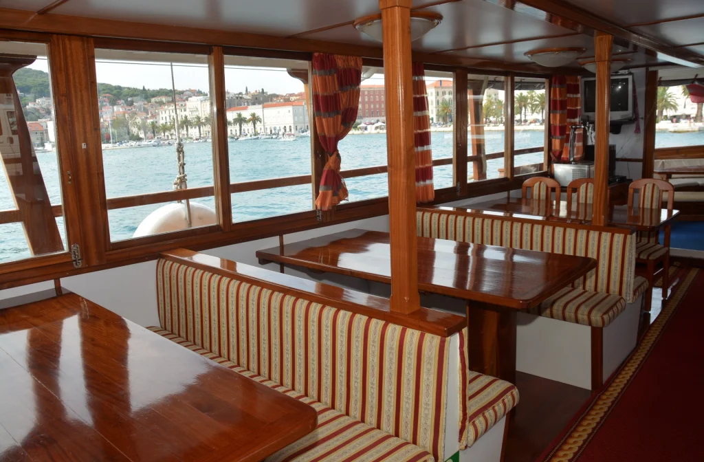 Schiff Nikola Restaurant