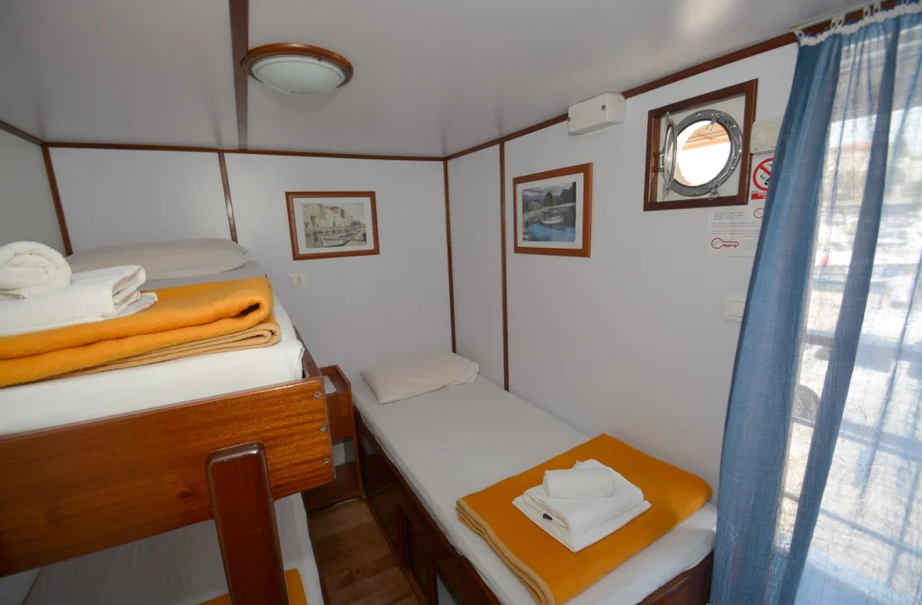 Schiff Nikola Kabine Auf Hauptdeck Dreibett