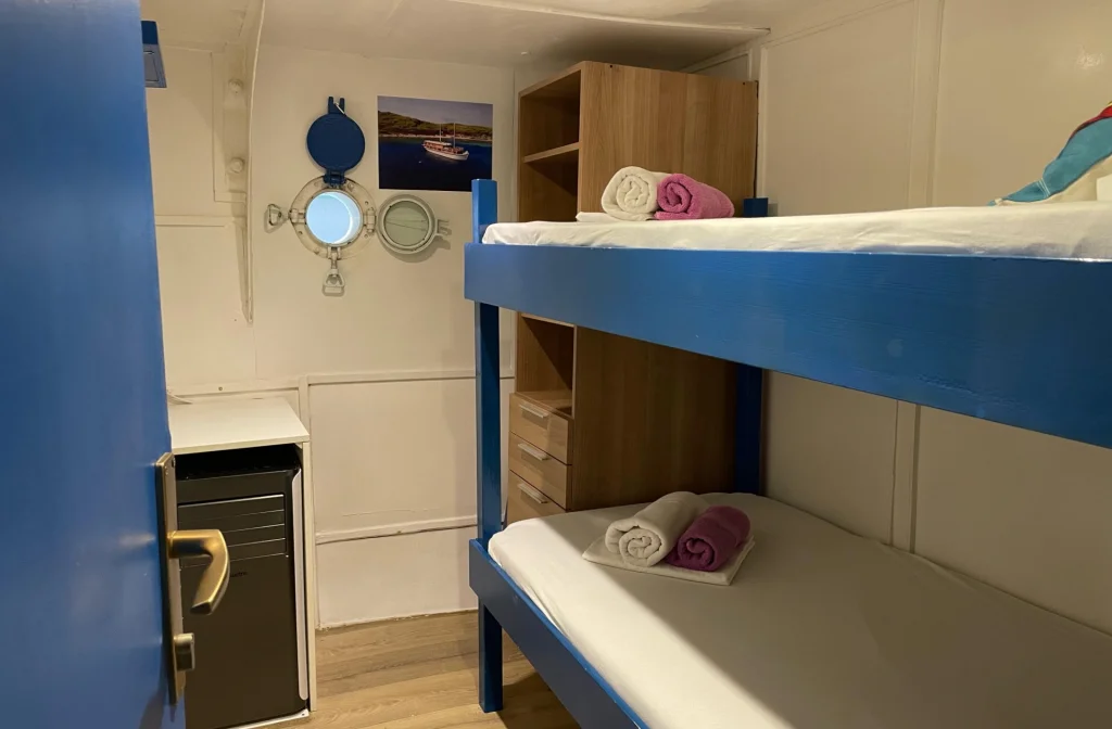 Schiff Plomin Kabine Auf Unterdeck Dreibett