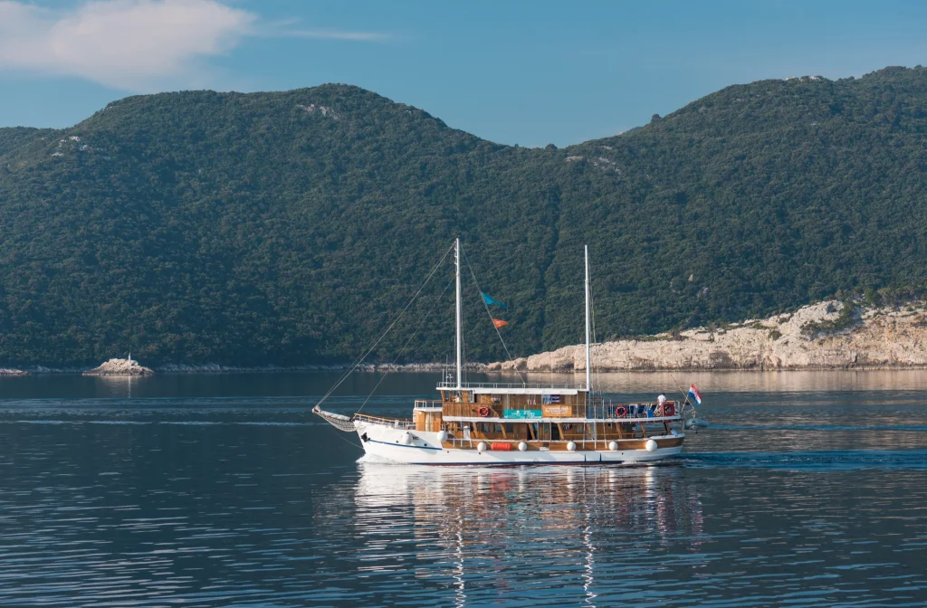 Schiff Viktorija Aussenansicht Backbord