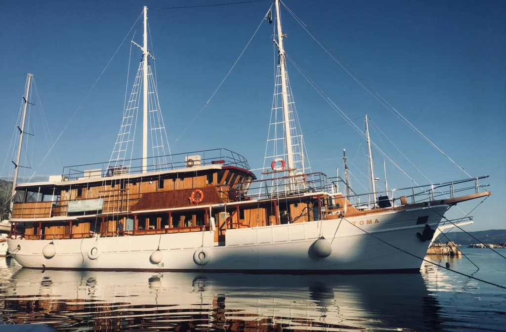 Schiff Toma Aussenansicht Steuerbord