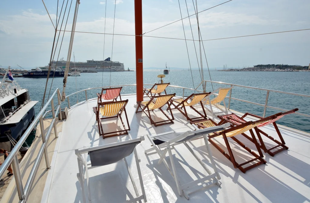 Schiff Nikola Sonnendeck