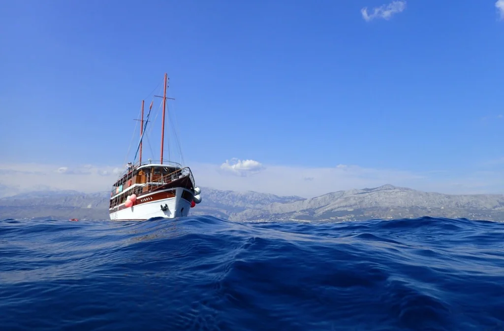 Schiff Nikola Aussenansicht Von Vorne