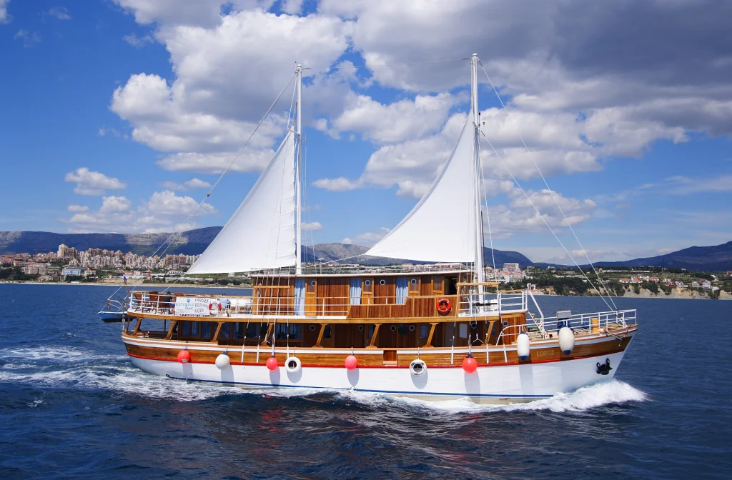 Schiff Lopar Aussenansicht Steuerbord