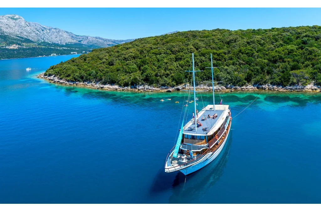 Schiff Labrador Aussenansicht Von Vorne