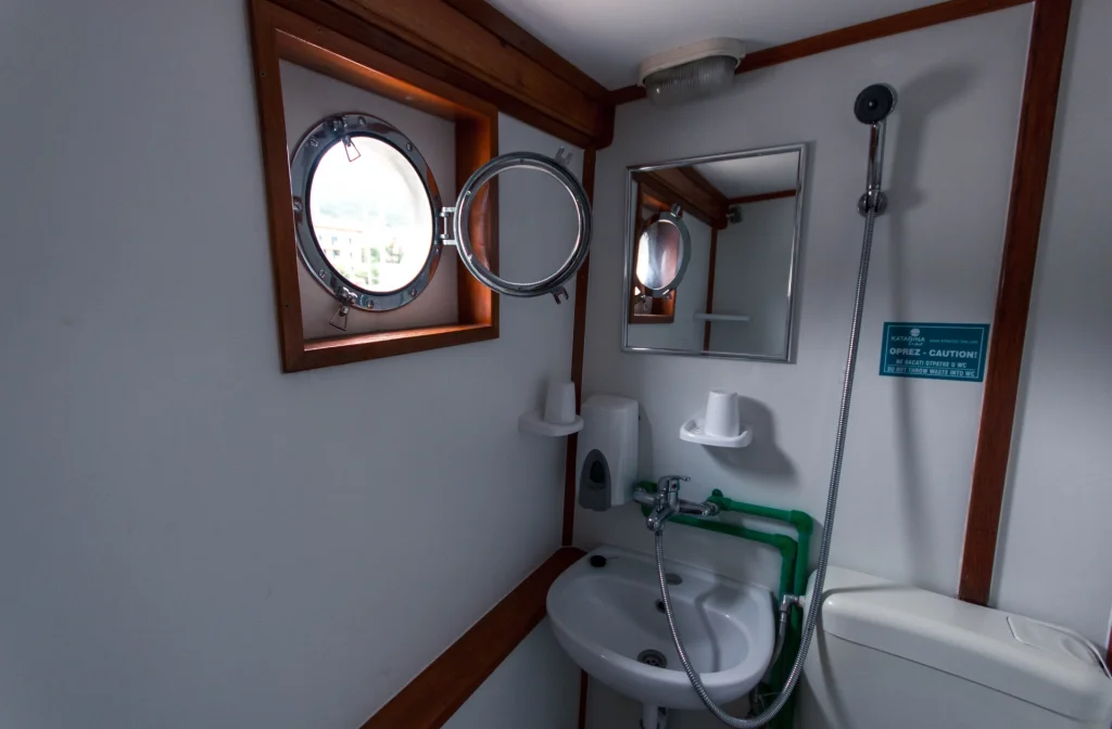 Schiff Dalmatinka Badezimmer