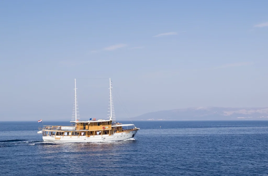 Schiff Dalmatinka Aussenansicht Steuerbord