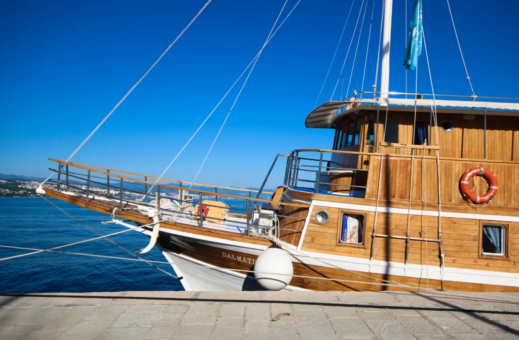 Schiff Dalmatinka Aussenansicht Backbord