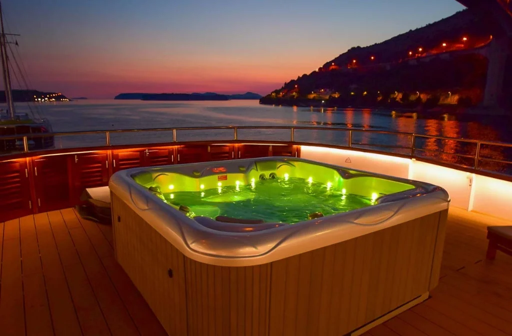 Schiff Inselhuepfen Equator Whirlpool