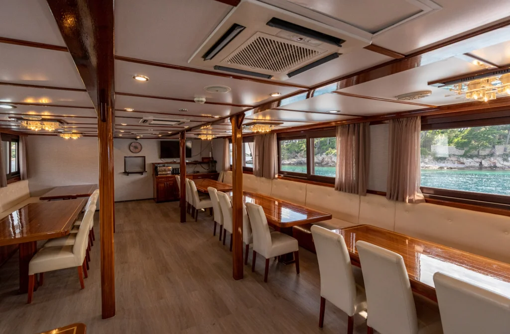 Schiff Princess Aloha Restaurant