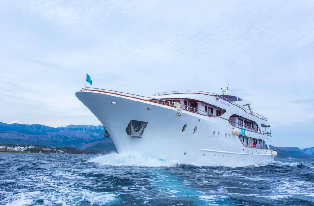 Schiff Kroatien Aquamarin Bug