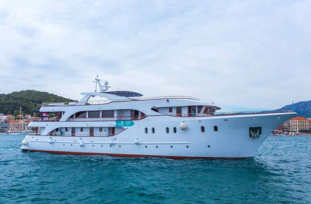 Schiff Aquamarin Aussenansicht