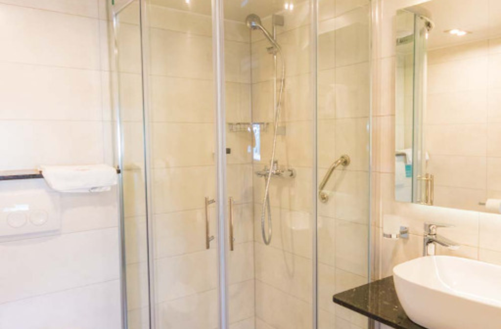 Schiff Inselhuepfen Avantgard Badezimmer