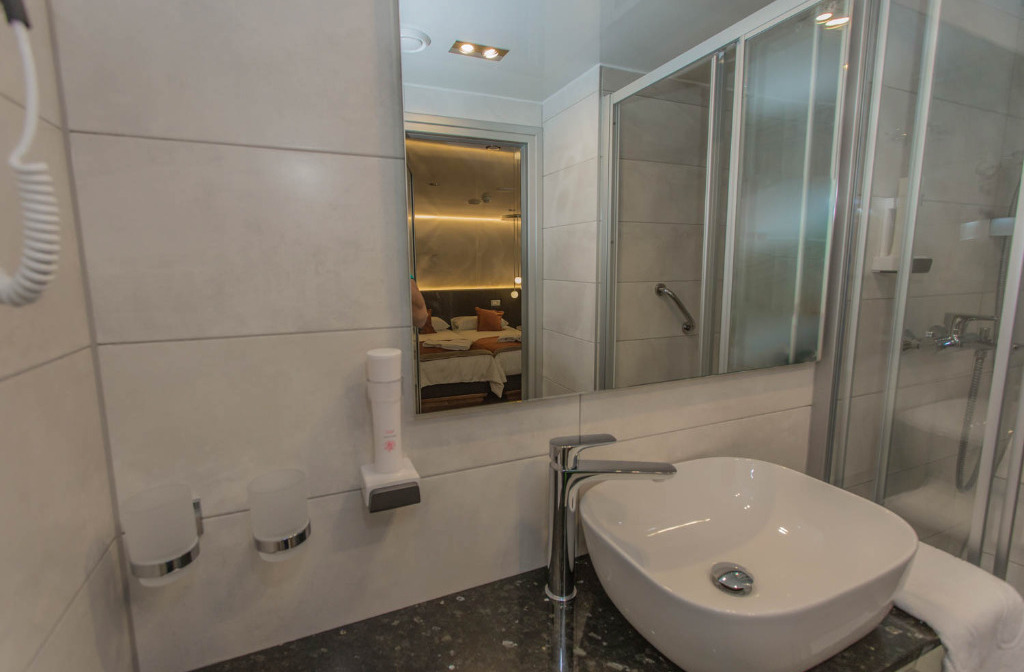 Schiff Inselhuepfen Avantgard Dusche