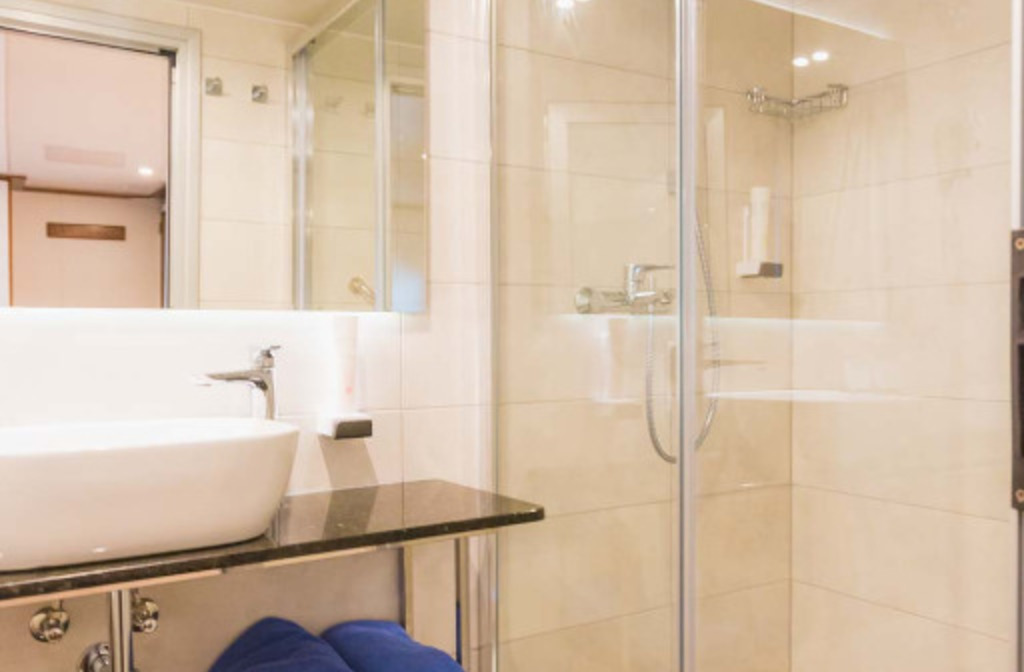 Schiff Inselhuepfen Avantgard Badezimmer