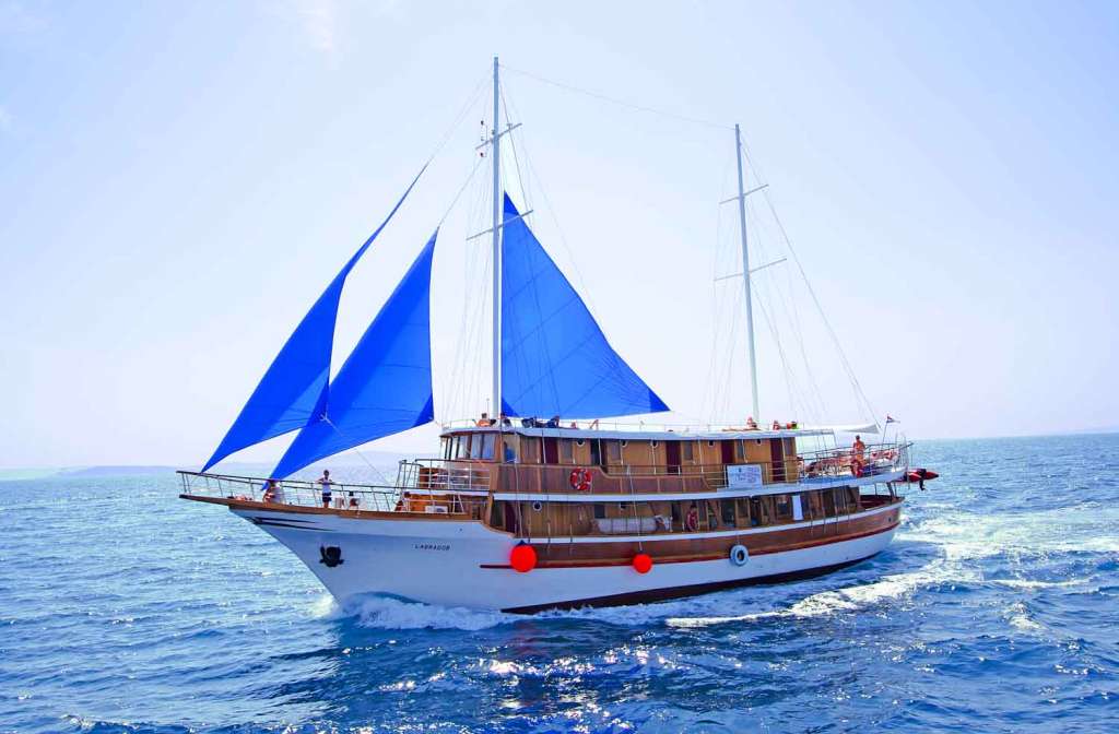 Schiff Traditonal Ensuite Aussenansicht
