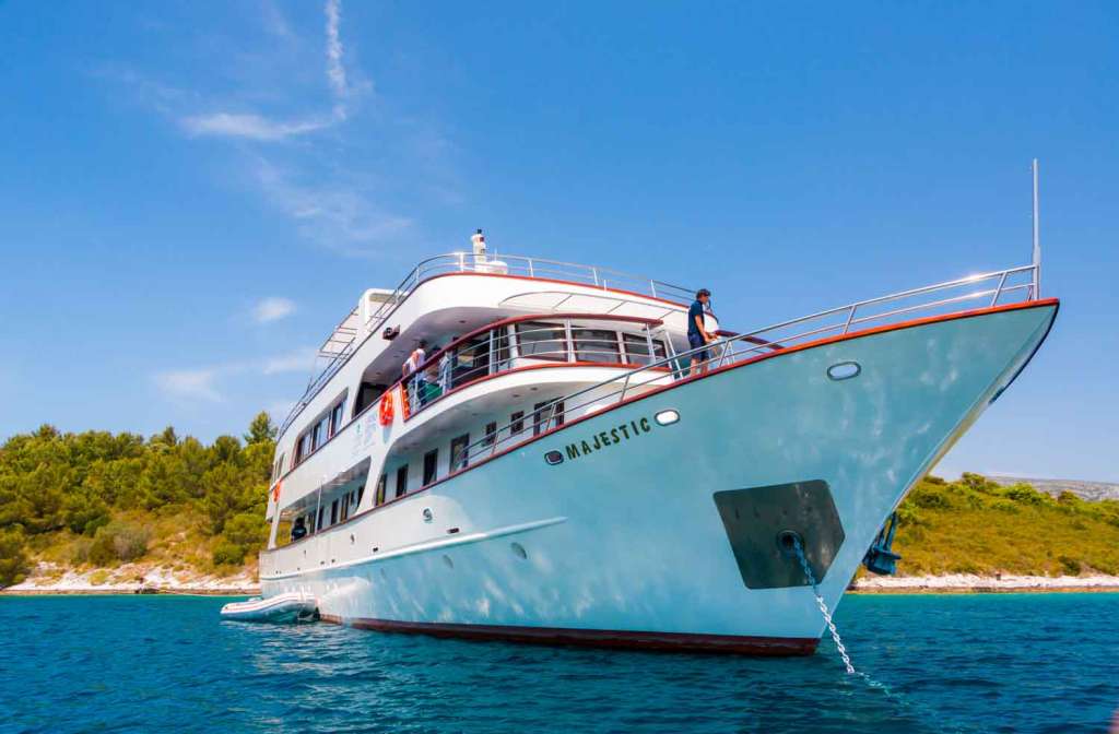 Schiff Majestic Aussenansicht
