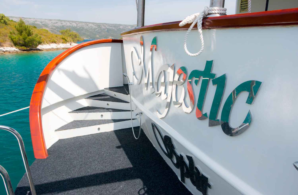 Schiff Kroatien Majestic Schriftzug