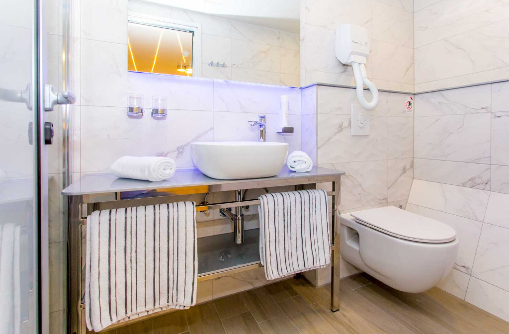 Schiff Kroatien Maritimo Badezimmer