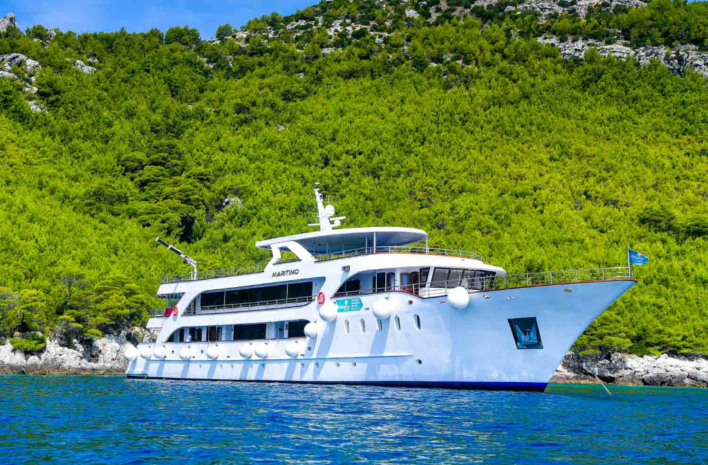 Schiff Kroatien Maritimo Aussenansicht Hafen