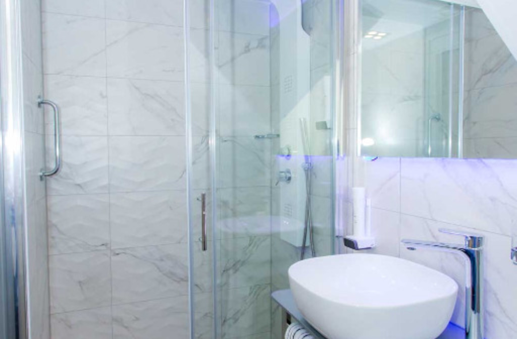 Schiff Kroatien Maritimo Badezimmer