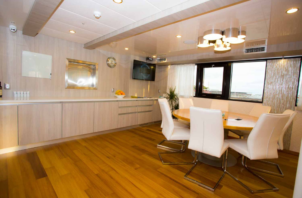 Schiff Kroatien Maritimo Restaurant Tisch