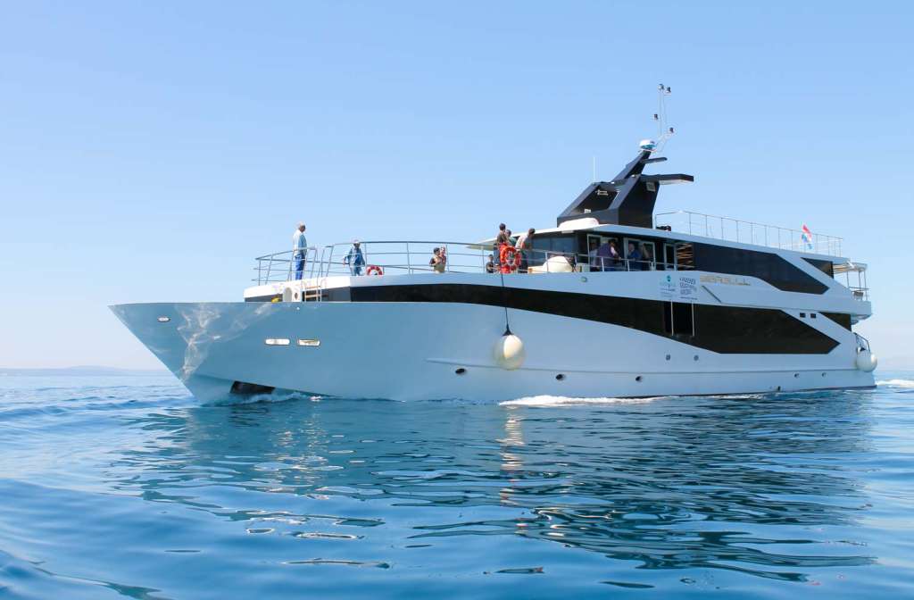 /Var/Www/Vhosts/Croaticum.ch/Web/Pix/Inselhuepfen/Schiff/1118 01 Inselhuepfen Kroatien Schiff Seagull Aussenansicht.jpg