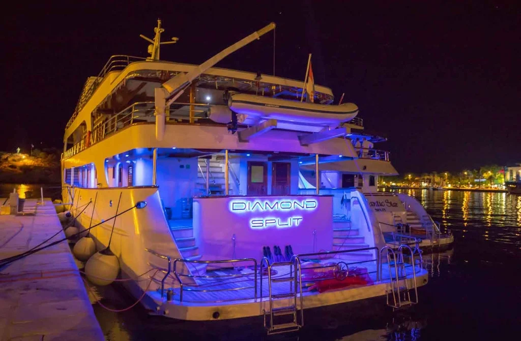 Schiff Inselhuepfen Diamond Bynight