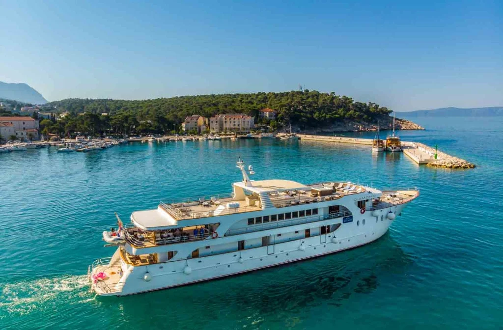 Schiff Inselhuepfen Diamond Fahrt