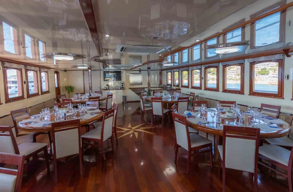 Schiff Inselhuepfen Diamond Restaurant2
