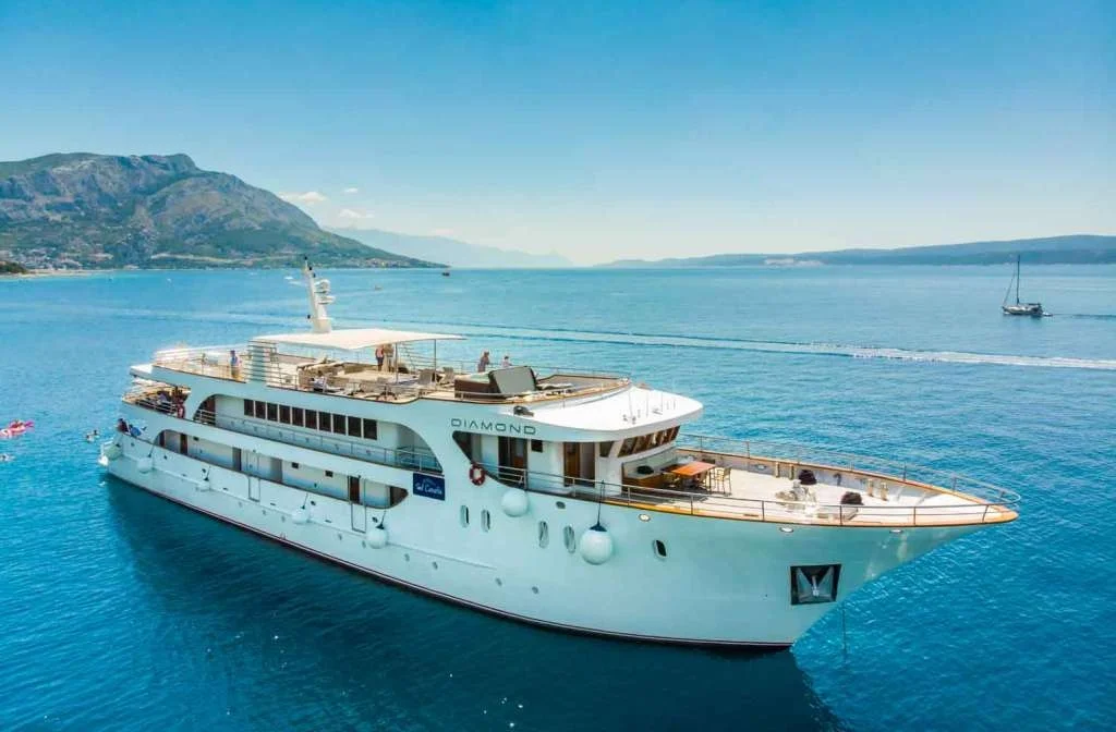 /Var/Www/Vhosts/Croaticum.ch/Web/Pix/Inselhuepfen/Schiff/1123 16 Inselhuepfen Kroatien Schiff Diamond Aussenansicht.webp
