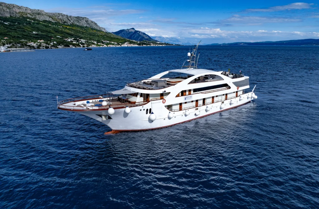 Schiff President Aussenansicht Backbord Meer