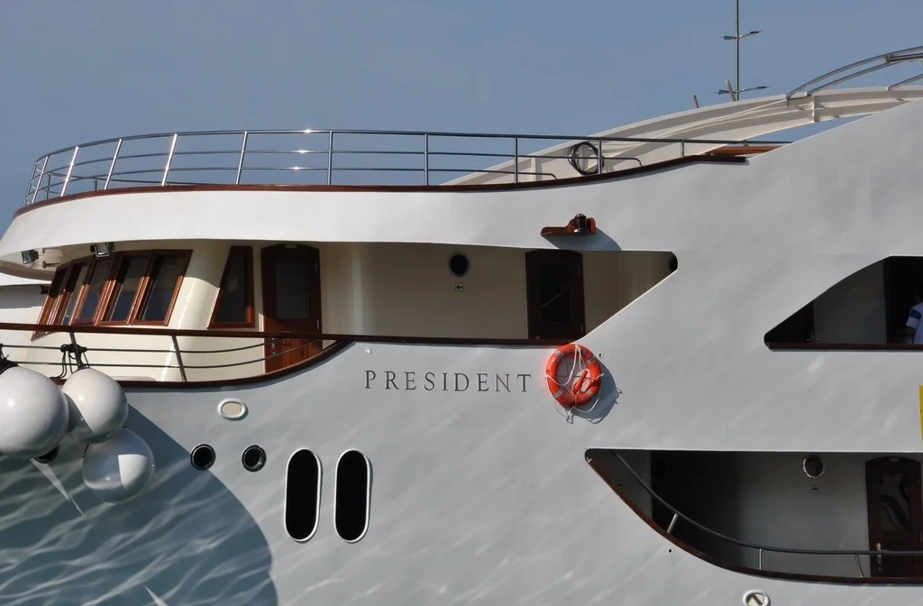 Schiff Inselhuepfen Kreuzfahrt President Aussenansicht