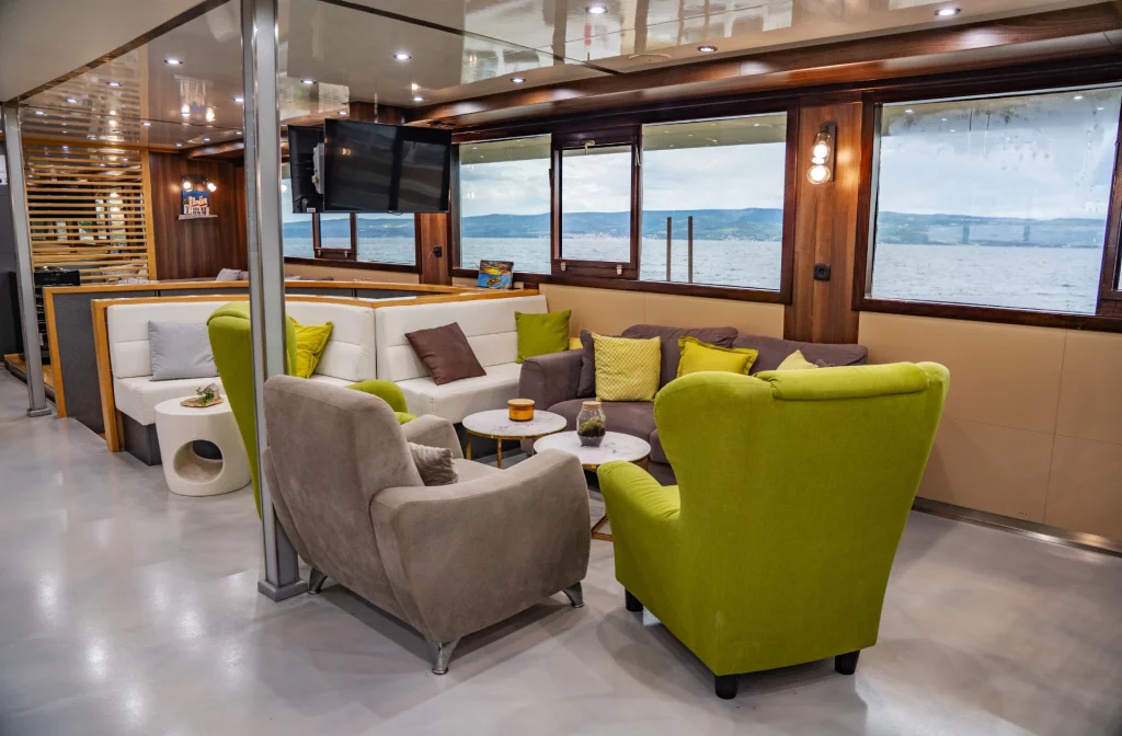 Schiff President Salon Lounge Tv Bar