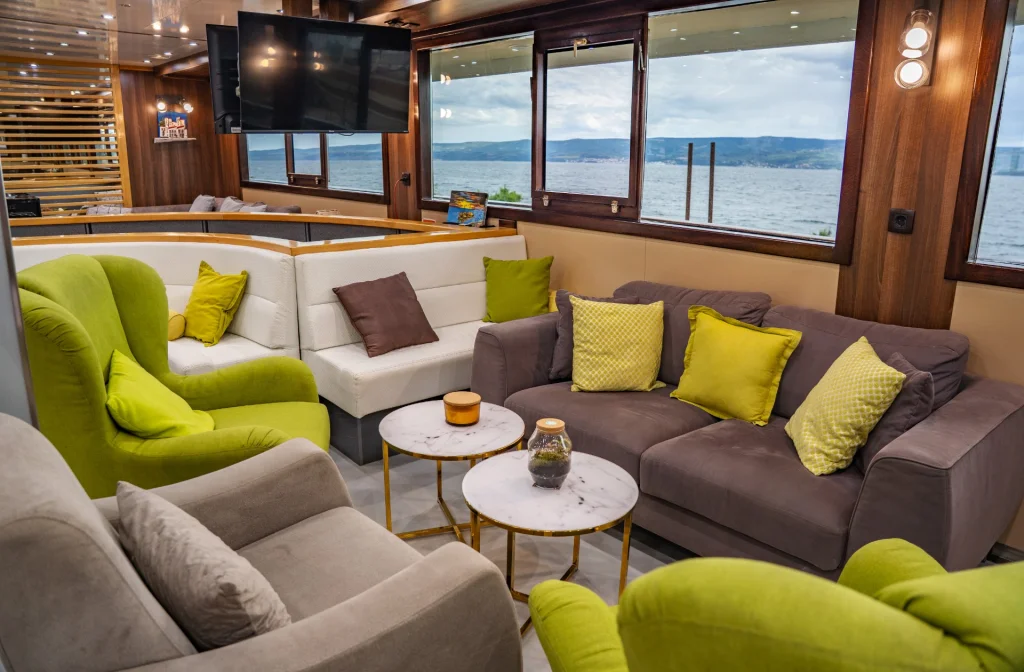 Schiff President Salon Lounge