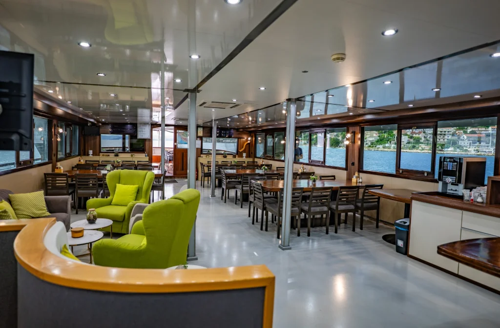 Schiff President Salon Bar