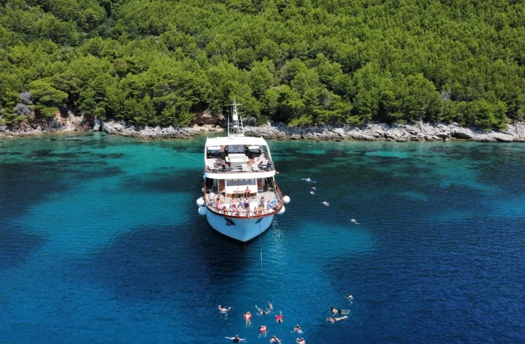 Schiff Inselhuepfen Kreuzfahrt President Aussenansicht