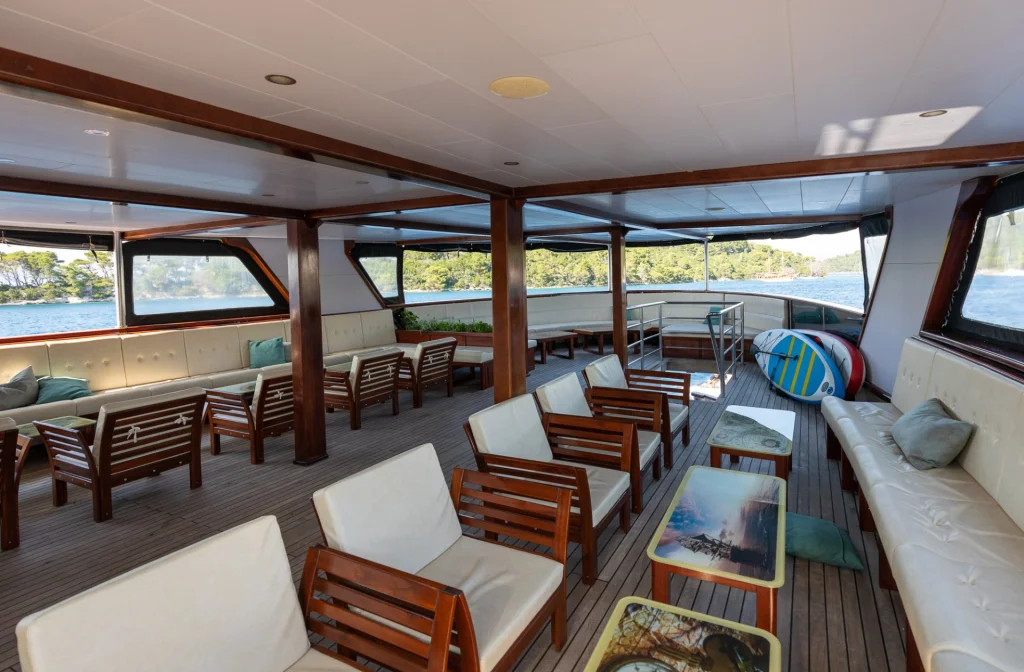 Schiff Stella Maris Sonnendeck Lounge