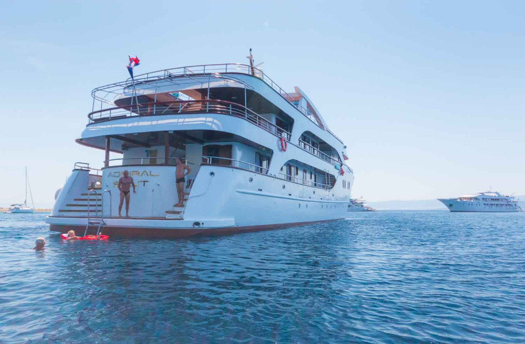 Schiff Kroatien Admiral Badestop