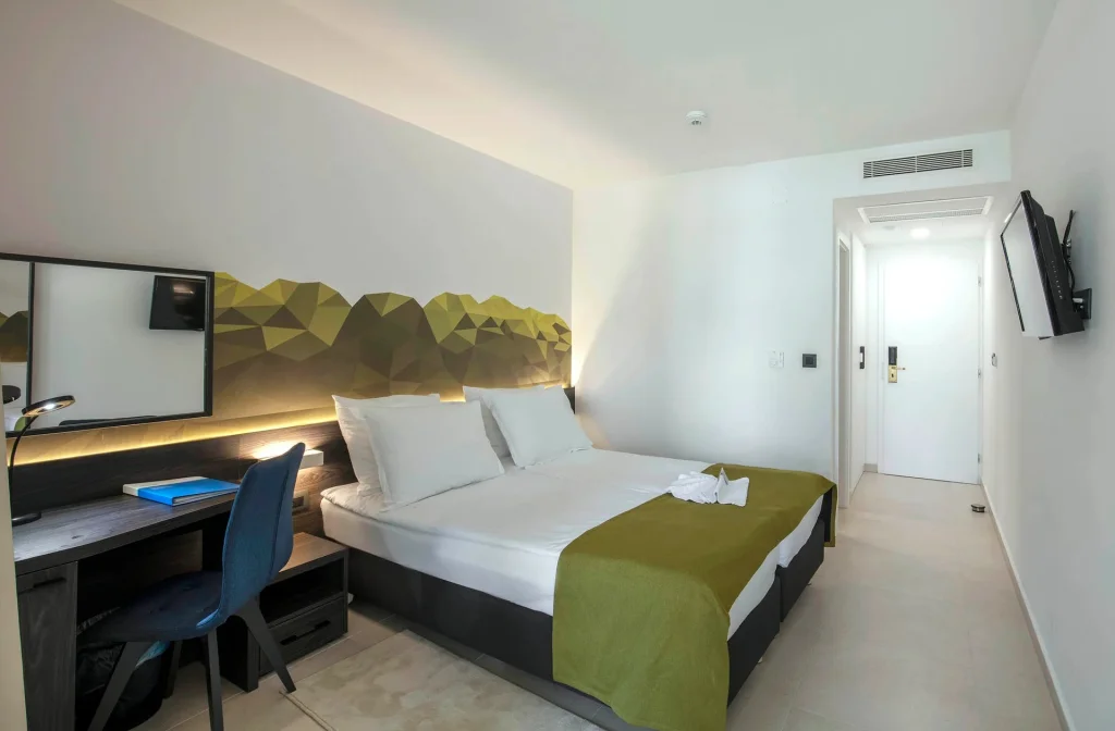 Bluesun Hotel Alga Tucepi Doppelzimmer Classic Bett Tv