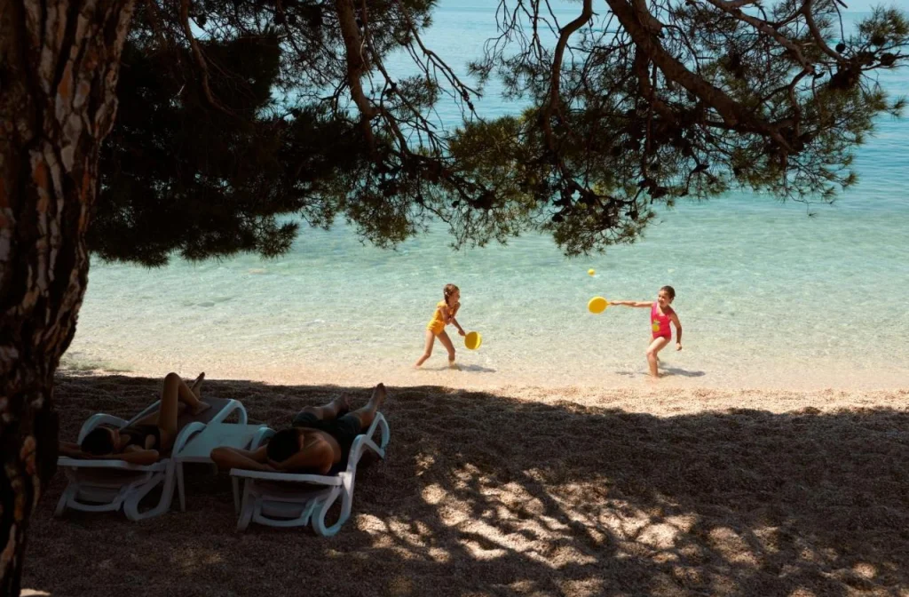 Bluesun Hotel Alga Tucepi Strand Kinder Liegestuhl
