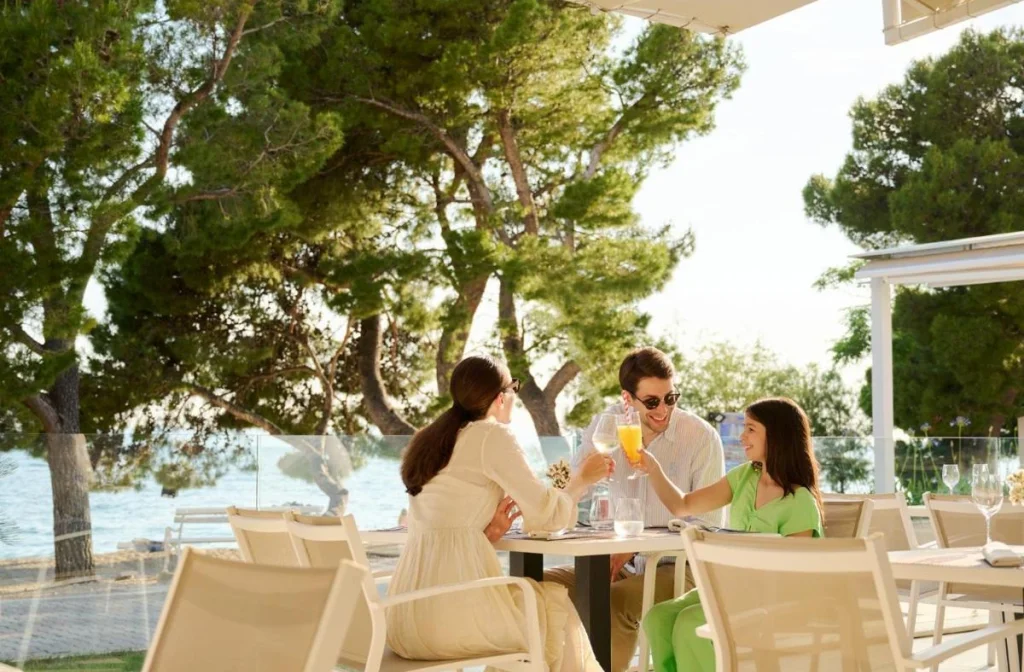 Bluesun Hotel Alga Tucepi Aussenterrasse