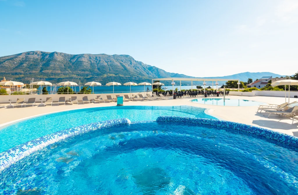 Aminess Marko Polo Maradiso Hotel Korcula Pool Blick Peljesac