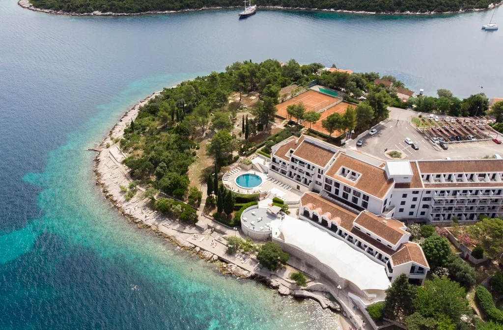 Sueddalmatien Korcula Aminess Hotel Liburna Aussenansicht