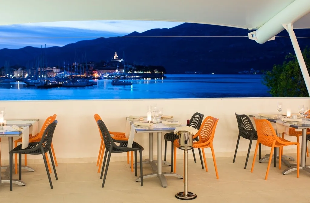 Sueddalmatien Korcula Aminess Hotel Liburna Restaurant Aussen